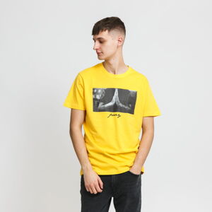 Tričko s krátkym rukávom Urban Classics Pray Tee žlté